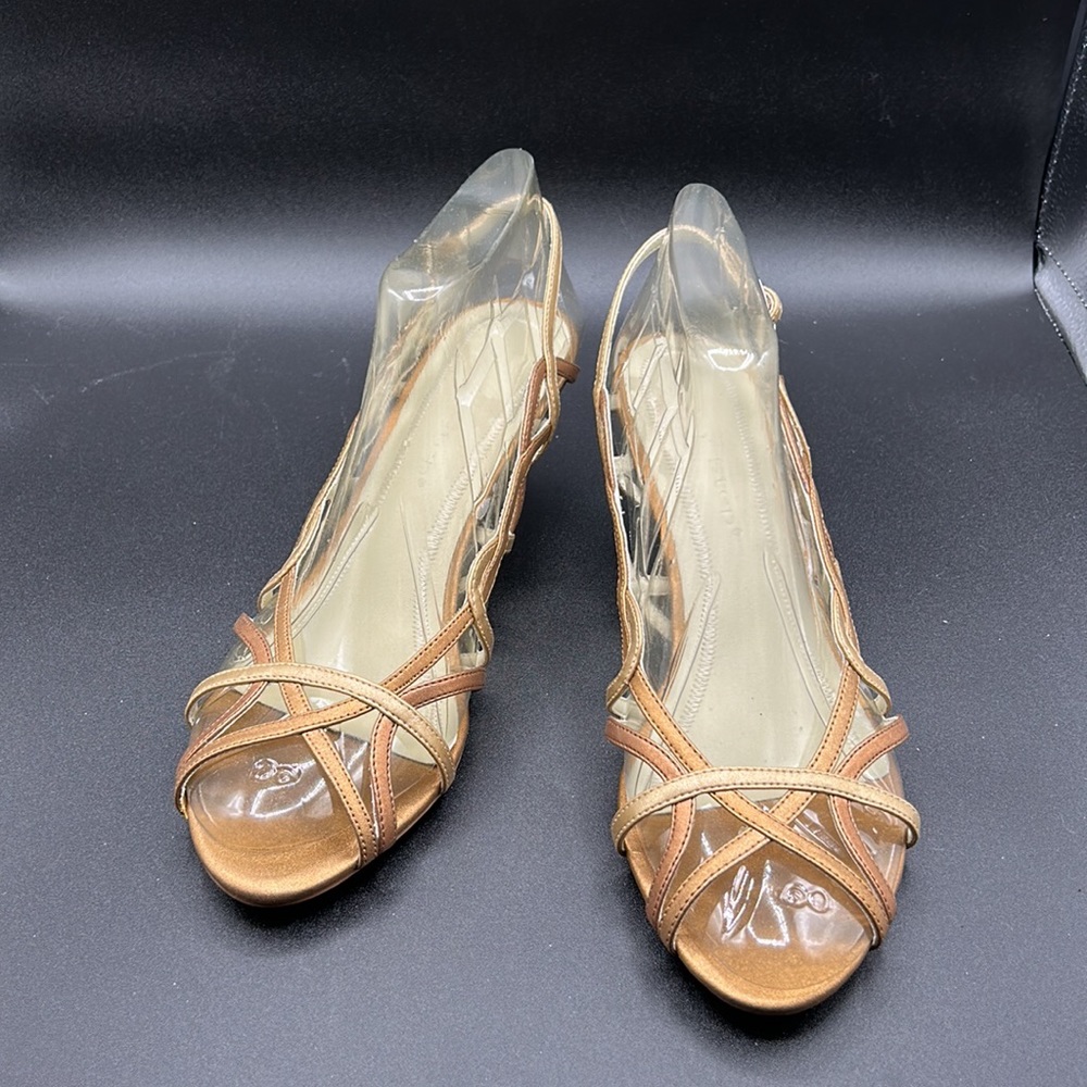 Easy Step Sandals, New in Original Box, Strappy kitten heel - Bronze SZ 8.5M - Picture 5 of 13